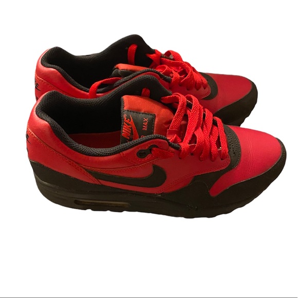 Nike Air Max, men 8, red & black, excellent used condition, worn once, $160 - Picture 2 of 7